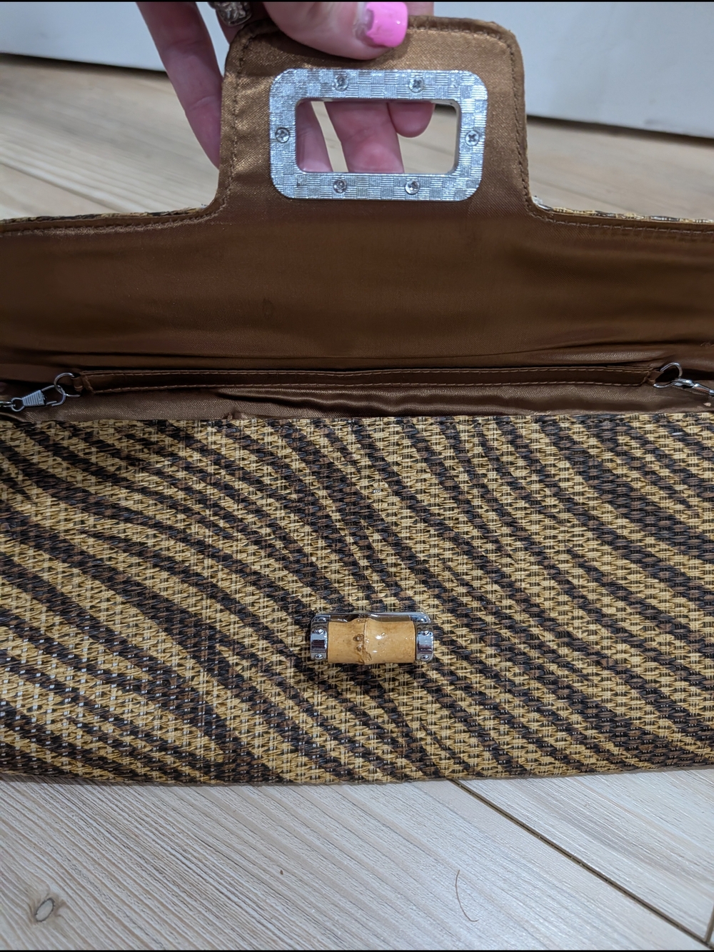 MMS Design Studio Tan & Brown Woven Chain-Clutch - Picture 4 of 9